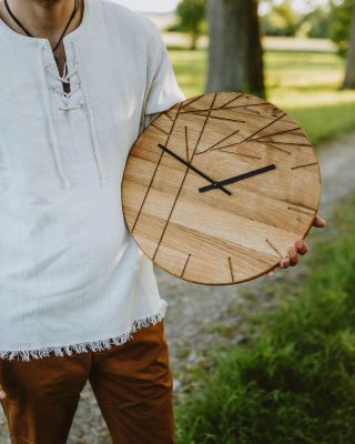 Čti ▶️ Někdo má doma hodiny z masivu, někdo olympijské zlato… a někdo oboje! 🏅🌳 Moje dřevěné hodiny se totiž nastěhovaly k...